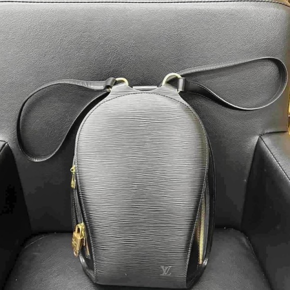 ❤️Authentic❤️ LV mabillon Leather back pack/ beautiful condition - Picture 1 of 3